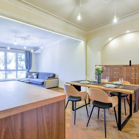 Appartement Stunning 2bdr On Historic Location In Center Sofia
